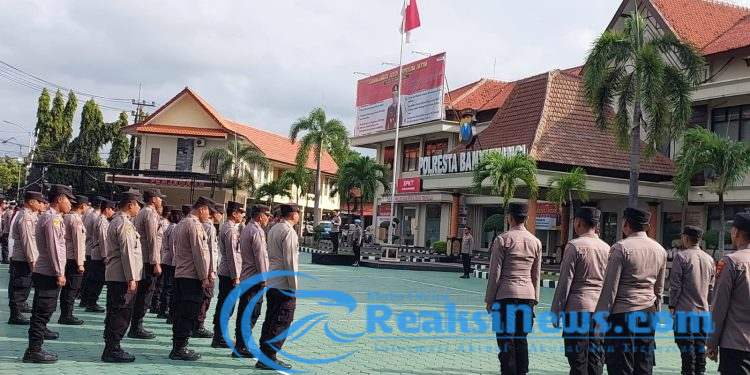 Kapolresta Banyuwangi Pimpin Apel Jam Pimpinan, Tekankan Disiplin, Profesionalisme, dan Pelayanan Prima