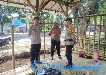 Sambangi Warganya di Siang Hari, Bhabinkamtibmas Sampaikan Imbauan Kamtibmas