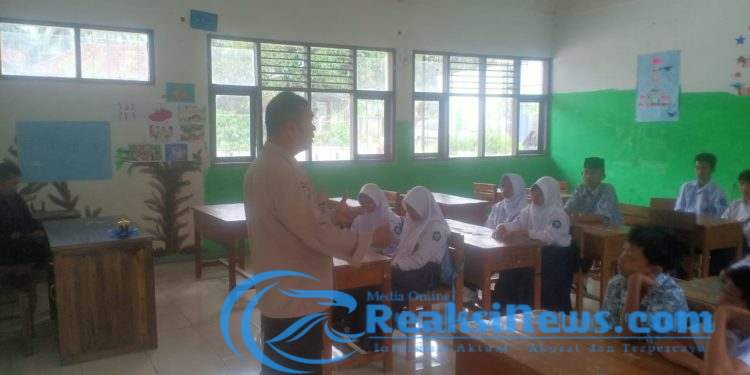 Giat Bhabinkamtibmas Penyuluhan di MTS Riyadul Jannah