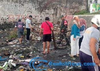 Babinsa Koramil 0825/17 Muncar Bersama Warga, Pemdes Kedungringin Gelar Aksi Bersih-Bersih Di Lokasi Tpa legal