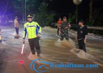 Babinsa Posramil Licin Laksanakan Pemantauan Lokasi Banjir di Desa Jelun