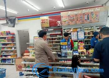 Cegah Gangguan Kamtibmas Polsek Lembursitu Gelar Patroli Sambangi Alfamart dan Indomart