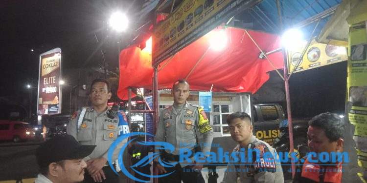 Anggota Polsek Lembursitu Terus Tingkatkan Patroli Malam Polsek Lembursitu jaga harkamtibmas