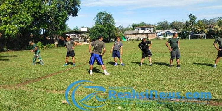 Danramil Ajak Anggota Koramil 2203/Warungkiara Olahraga Bersama Di Lapang