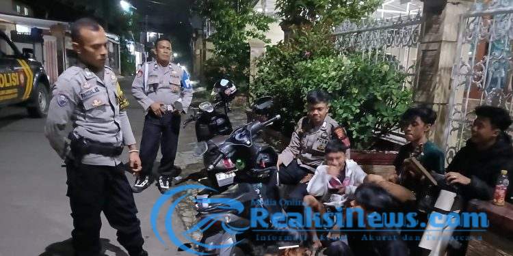 Personel Polsek Lembursitu Tingkatkan Patroli Malam Hari