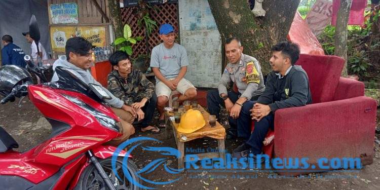 Berikan Pesan Kamtibmas Demi Terciptanya Keamanan Bhabinkamtibmas Sambangi Warga dan Pemuda Berikan Himbauan