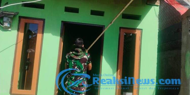 Satgas TMMD ke-124 Kodim 0607/Kota Sukabumi Rampungkan 80% Perbaikan Rumah Bapak Ojang