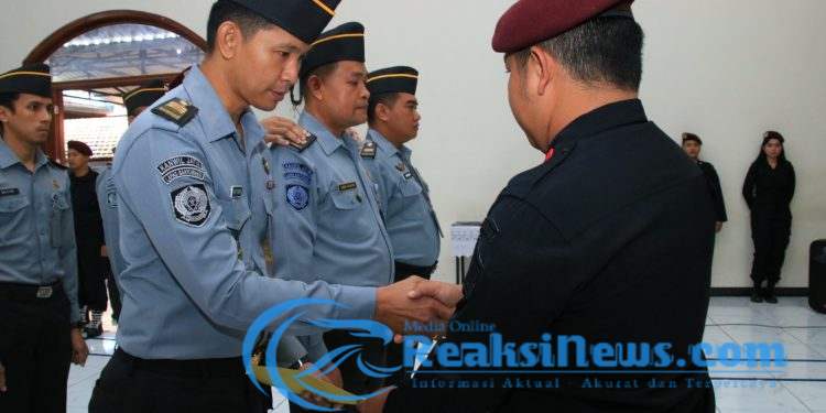 3 Pegawai Lapas Banyuwangi Terima Penghargaan, Berhasil Gagalkan Upaya Penyelundupan Narkoba
