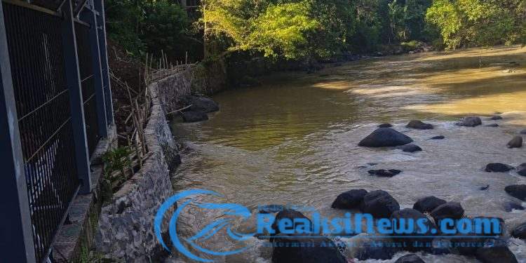 Mohon Pejabat Terkait Hadir Kelapangan, Diduga Proyek Pembangunan di Cikundul Kota Sukabumi Menyerobot Lahan Bibir Sungai Cimandiri