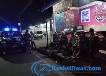 Anggota Polsek Lembursitu Melaksanakan Patroli Malam Hari, Pantau Situasi Kamtibmas