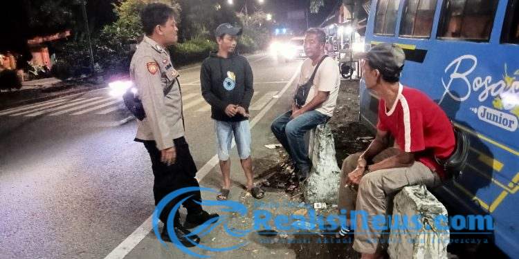 Pantau Situasi Kamtibmas Dimalam hari oleh Anggota Polsek Lembursitu