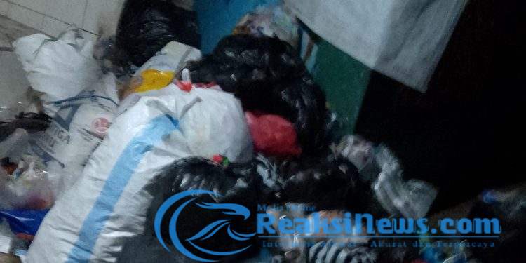 Beberapa hari, Sampah Tak Diangkut, Hingga Mengakibatkan Bau Busuk.!!