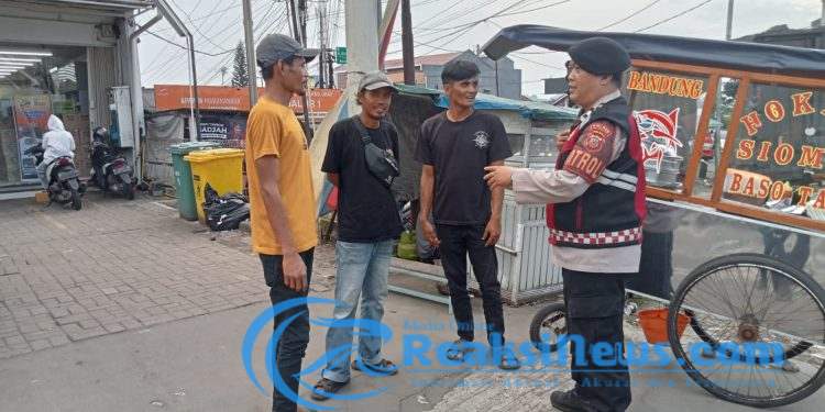 Kanit Patroli Polsek lembursitu Melaksanakan Patroli Siang Hari Antisipasi Gangguan Kamtibmas