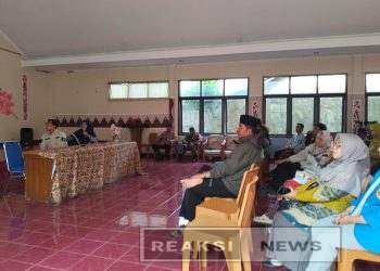 Bhabinkamtibmas Polsek Lembursitu Menghadiri Kegiatan Sosialisasi 6 Standar Pelayanan Prima TK