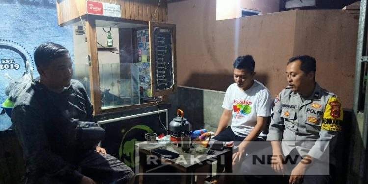 Sambangi Warga, Bhabinkamtibmas Ajak Jaga Kamtibmas Yang Kondusif