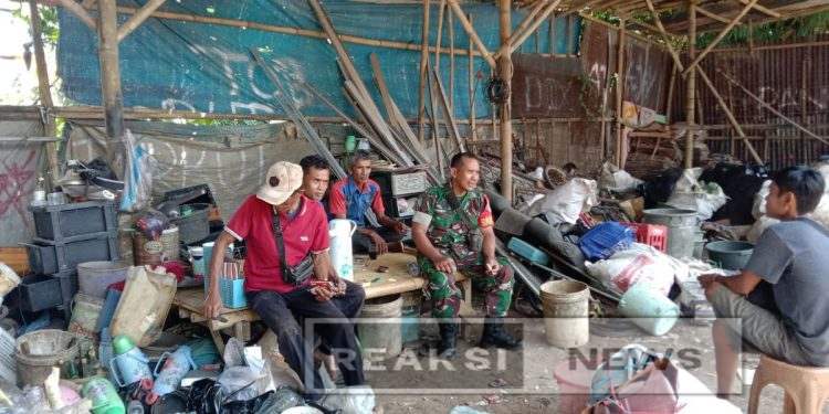 Jaga Hubungan Baik Babinsa Kertamukti Serka Subagio Koramil 2203/Warungkiara Komsos Dengan Warga Binaan
