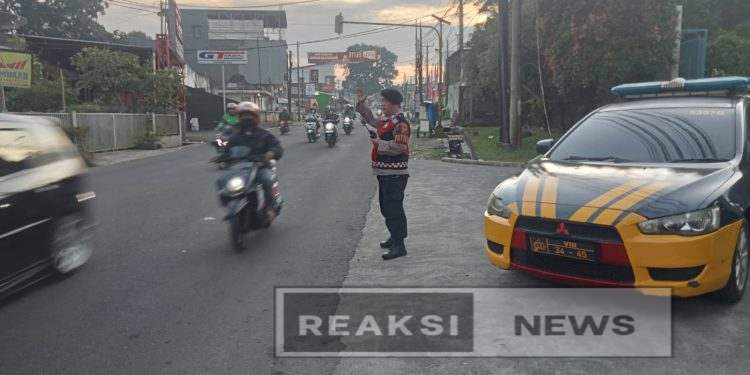 Rutinitas Gatur Rawan Pagi, yang Dilakukan Personil Polsek Lembursitu