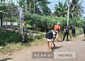 Babinsa Bojongkerta Koramil 2203/Warungkiara Kopda Kusdiarto Getol Jumsih Bareng Warga