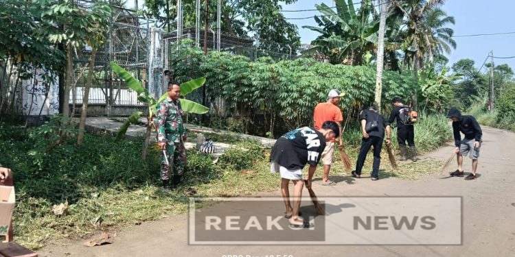 Babinsa Bojongkerta Koramil 2203/Warungkiara Kopda Kusdiarto Getol Jumsih Bareng Warga