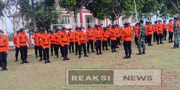 Danramil 2203/Warungkiara Kapten Inf Agus Rahman laksanakan pengecekan peserta pelatihan tanggap bencana