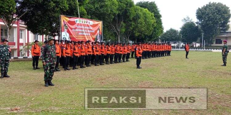 Danramil Beserta Anggota Koramil 2203/Warungkiara Laksanakan Upacara Pembukaan Relawan MANTAB 03