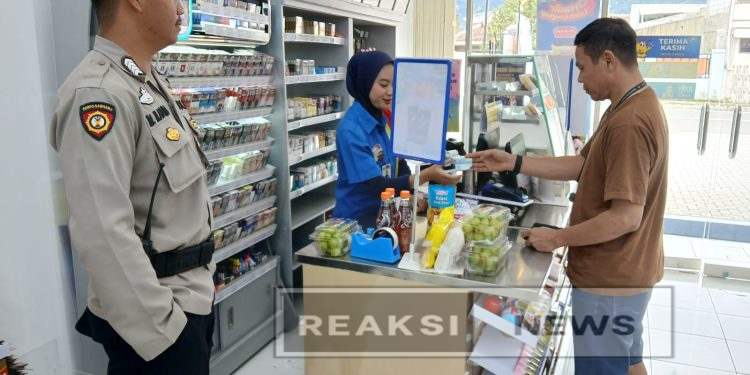Patroli Sambang Alfamart dan Indomart beri Himbauan Kamtibmas