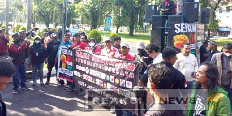 26 Organisasi Pers dan Advokat Demo di Mako Polres Metro Bekasi, Ini 4 Poin Tuntutannya