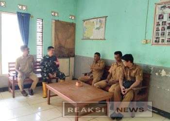 Jaga Hubungan Baik Babinsa Mangunjaya Serka Dodi Koramil 2203/Warungkiara Komsos Dengan Perangkat Desa