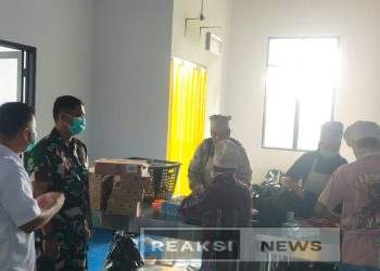 Serka Slamet Babinsa Koramil 2203/Warungkiara Dampingi Penyaluran MBG di Wilayah Binaan