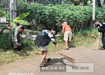 Ajak Warganya Bersih-bersih, Babinsa Bojongkerta Koramil 2203/Warungkiara Kopda Kusdiarto Gelar Jumsih