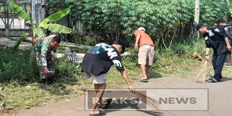 Ajak Warganya Bersih-bersih, Babinsa Bojongkerta Koramil 2203/Warungkiara Kopda Kusdiarto Gelar Jumsih