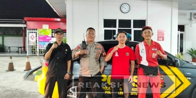 Patroli Dialogis Polisi Sambangi SPBU Malam Hari, Sampaikan Pesan Kamtibmas