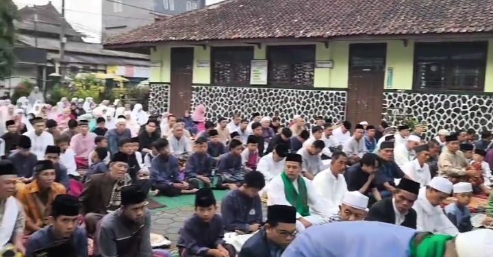 Sholat Idul Adha 1446 Hijriah Dilaksanakan di Halaman SDN Lembursitu