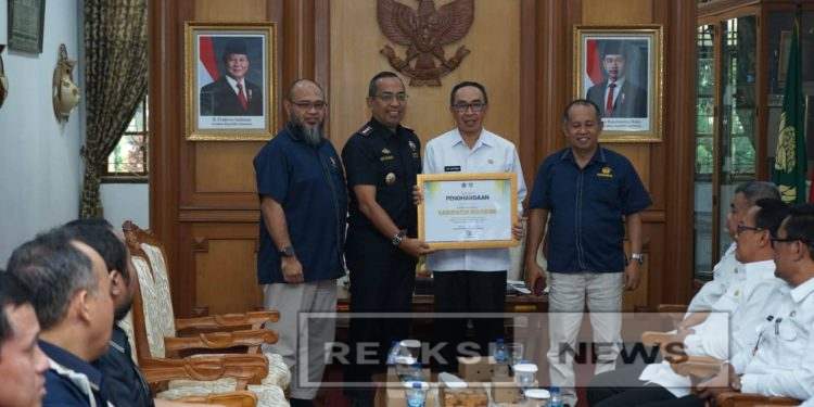 Sekda bersama KPPBC Bahas Pengawasan BKC Ilegal dan Optimalisasi Penerimaan Pajak