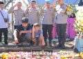 Kapolda Jabar Melayat Ke Rumah Duka Bripka Cecep Sekaligus Memberikan Kabar Kenaikan Pangkat Anumerta dari Kapolri