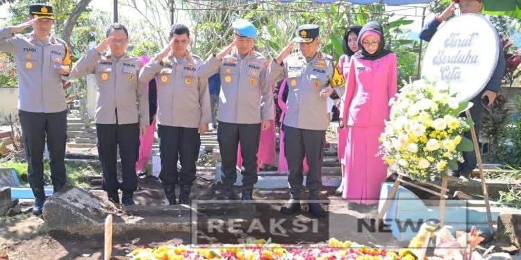 Gugur Saat Menjalankan Tugas, Bripka Cecep diberikan Kenaikan Pangkat Luar Biasa Anumerta