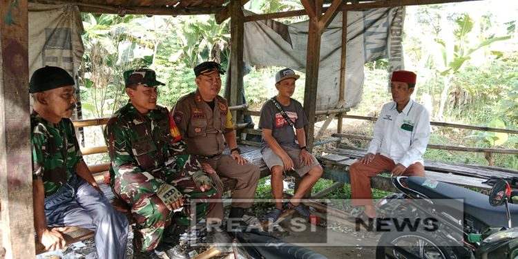 Babinsa Bantargebang Serka Didik Susanto Koramil 2203/Warungkiara Komsos Dengan Warga Binaan