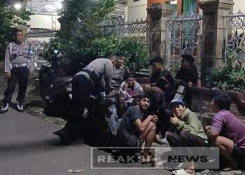 Anggota Polsek Lembursitu Sosialisasikan Surat Edaran Gubernur