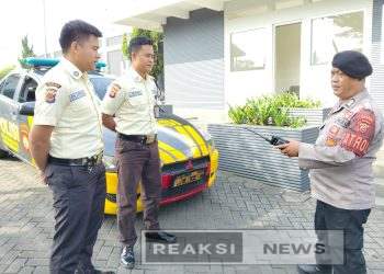 Sambangi Perusahaan PT. SCM Kanit Samapta Polsek Lembursitu Patroli Dialogis Dengan Petugas Satpam, Sampaikan Himbauan Kamtibmas