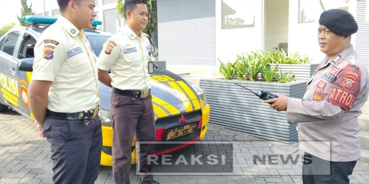 Sambangi Perusahaan PT. SCM Kanit Samapta Polsek Lembursitu Patroli Dialogis Dengan Petugas Satpam, Sampaikan Himbauan Kamtibmas