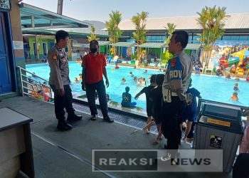 Wujudkan Keamanan, Anggota Polsek Lembursitu Sambangi Wisata Kolam Renang Sport Garden