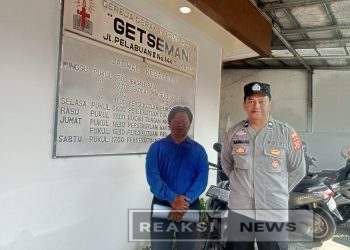Jaga Keamanan Ibadah Minggu, Anggota Polsek Lembursitu Melaksanakan Pengamanan Gereja Getsemani