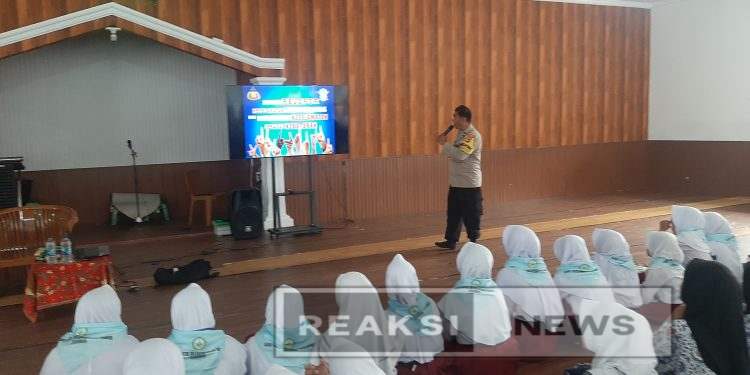 Anggota Polsek Lembursitu Laksanakan Giat MPLS di Ibadurrahman YLPI