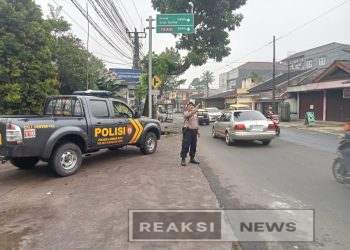 Rutinitas Anggota Polsek Lembursitu Gatur Pagi, Mengatasi Rawan Macet