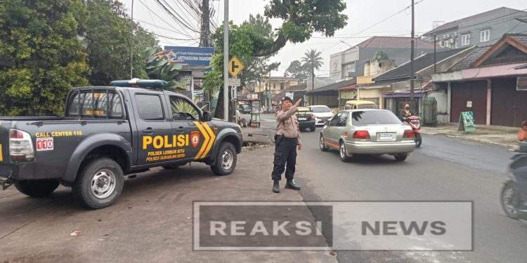 Rutinitas Anggota Polsek Lembursitu Gatur Pagi, Mengatasi Rawan Macet