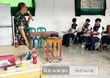 Peltu Dian Koramil 2203/Warungkiara Berikan Pemahaman Wasbang Kepada Pelajar SMKN Nascita Hegarmanah