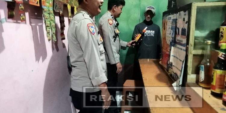 Personil Polsek Lembursitu himbau pedagang jamu agar tidak menjual miras, Guna antisipasi gukamtibmas