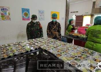 Serka H.Agus Ramdani Babinsa Koramil 2203/Warungkiara Dampingi Penyaluran MBG di Wilayah Binaan