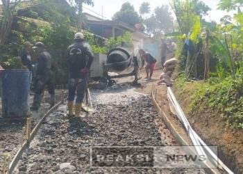 Peningkatan Jalan Lingkungan Pemdes Ambar Jaya Realisasikan Dana Desa Bangunan Infrastuktur Rabat Beton