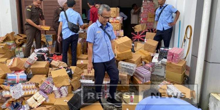 Akibat ‎Peredaran Rokok Ilegal Di Pasar Cicurug Negara Di Rugikan Rp 1.9 Milar